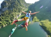 开云下载-阿坎吉，红牛心脏，节奏大师！莱比锡铁蹄踏平老特拉福德