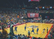 开云官网-莫兰特扛起全队，雄鹿力克鹈鹕背后的孤胆英雄与团队博弈