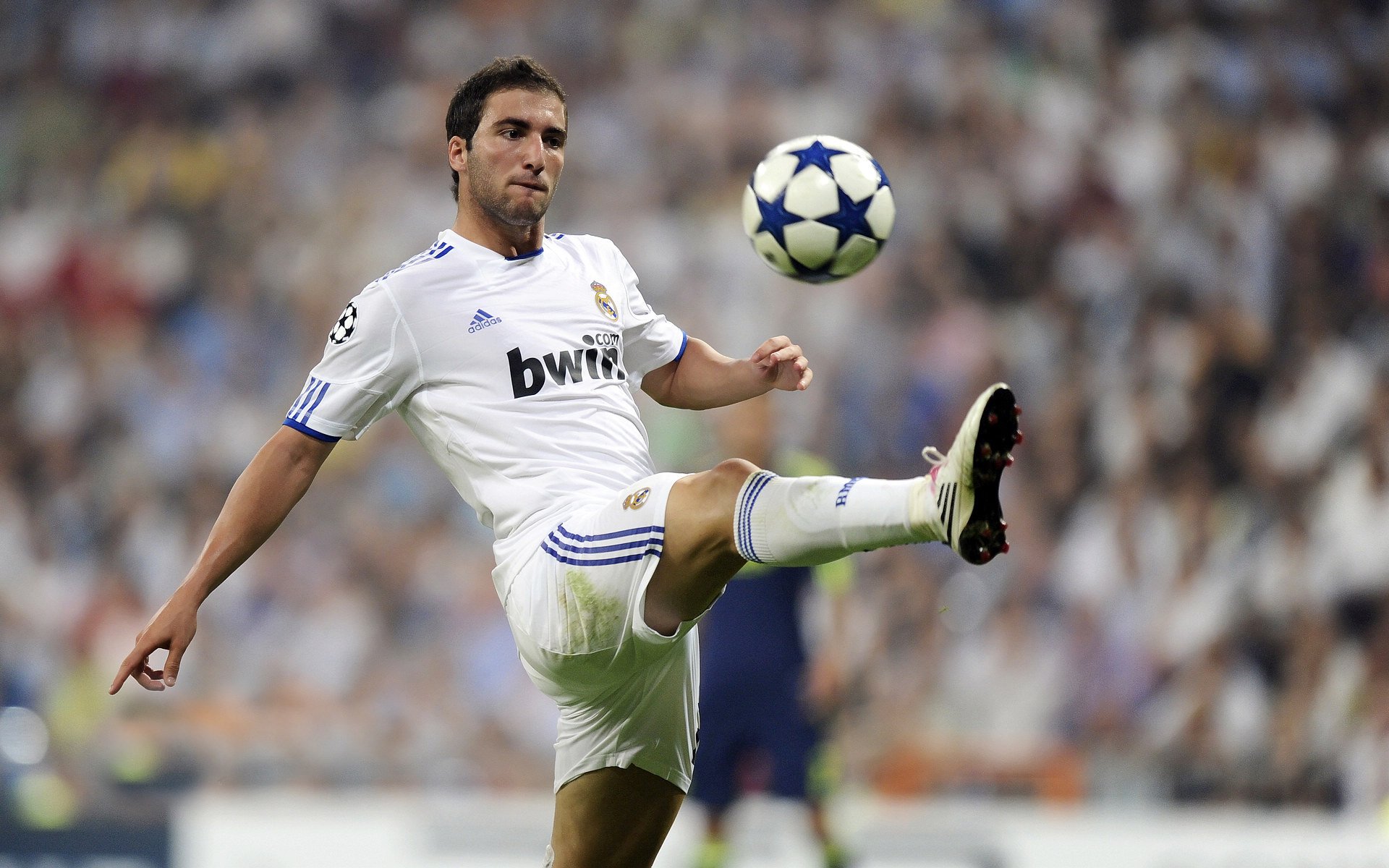 当铁腰亮出利刃,卡塞米罗的进攻艺术,如何让里昂的防线在委内瑞拉风暴中崩塌