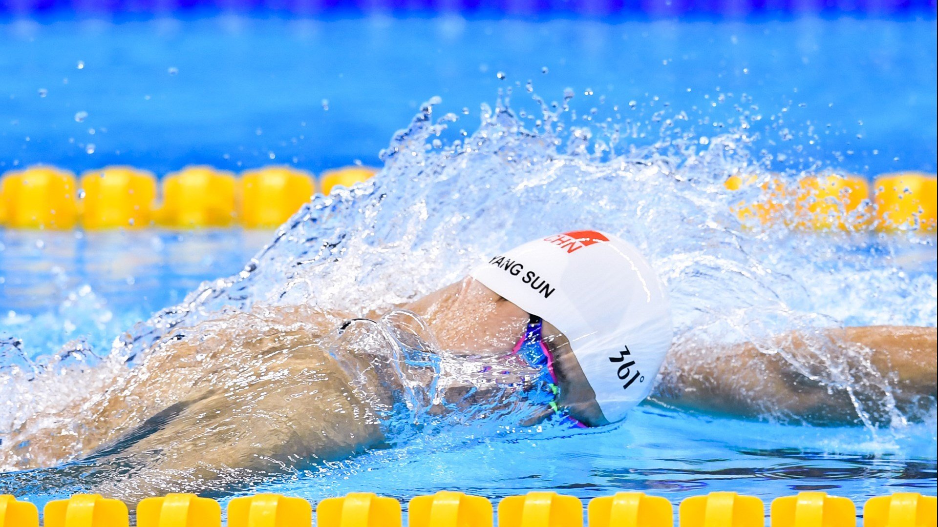 赛道之外，文班亚马如何成为F1年度争冠之夜的意外焦点